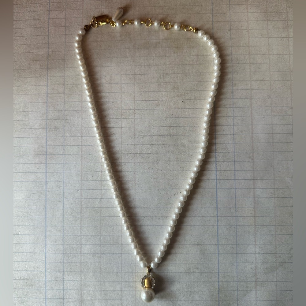 Elegant Pearl Necklace with Gold Accents - Picture 2 of 11